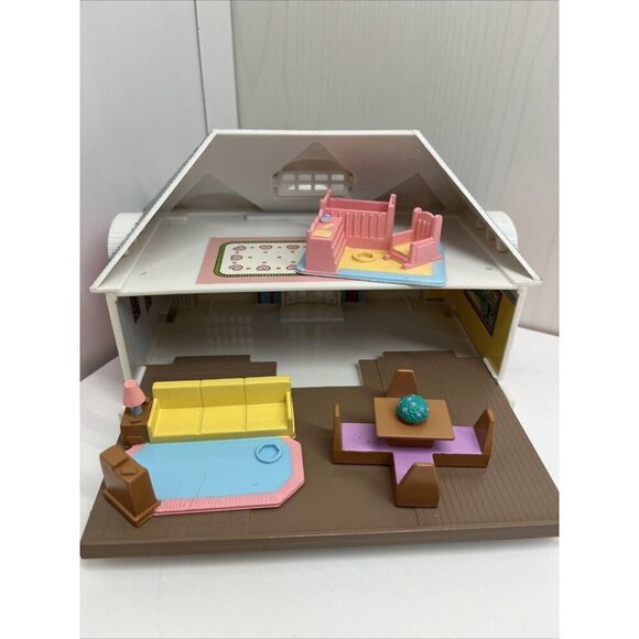 My Pretty Dollhouse Pink Palace Set Vintage 1994 Lewis Galoob w/extra figures - Picture 4 of 11